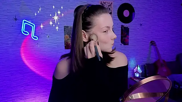 Snapshot of GloriaElmer chatting on 03/21/25, 06:38 GloriaElmer online show from 03/21/25, 06:38