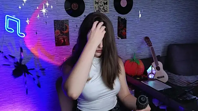 Snapshot of GloriaElmer chatting on 11/01/25, 02:41 GloriaElmer online show from 11/01/25, 02:41