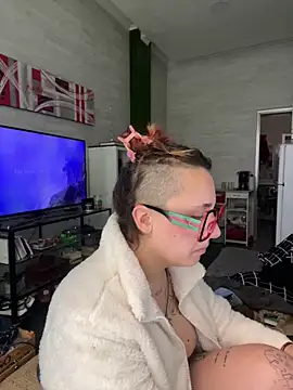 Snapshot of Hawitxui chatting on 12/15/25, 09:35 Hawitxui online show from 12/15/25, 09:35