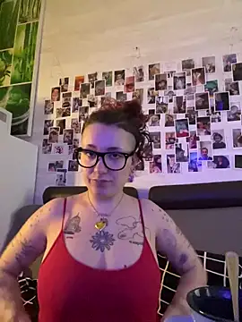 Snapshot of Hawitxui chatting on 02/16/26, 08:43 Hawitxui online show from 02/16/26, 08:43