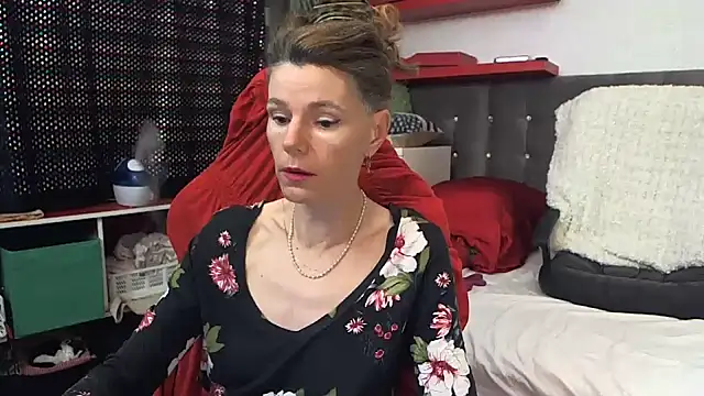 Snapshot of kellyterapy chatting on 02/15/25, 12:37 kellyterapy online show from 02/15/25, 12:37