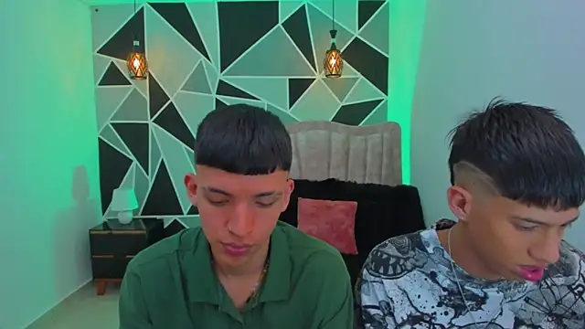 Snapshot of Juan_Nd_Steven chatting on 11/14/25, 04:11 Juan Nd Steven online show from 11/14/25, 04:11