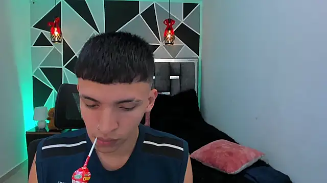 Snapshot of Juan_Nd_Steven chatting on 05/07/26, 11:43 Juan Nd Steven online show from 05/07/26, 11:43