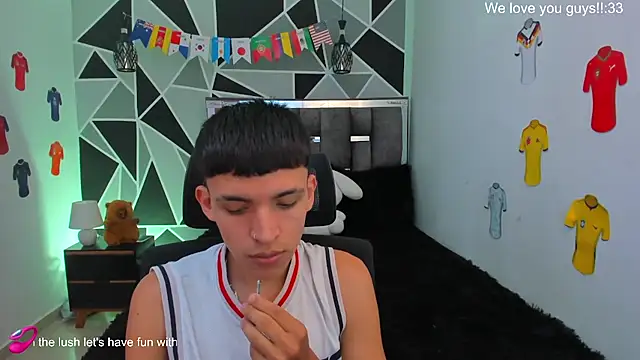 Snapshot of Juan_Nd_Steven chatting on 06/25/26, 08:35 Juan Nd Steven online show from 06/25/26, 08:35