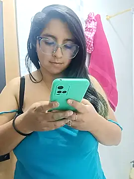  Angelinaandrade  online show from 11/21/25, 01:04