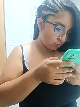  Angelinaandrade  online show from 12/23/25, 12:08