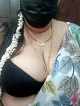 Snapshot of ashikaa_r chatting on 01/23/25, 06:06 ashikaa r online show from 01/23/25, 06:06