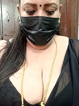 Snapshot of ashikaa_r chatting on 03/02/25, 04:39 ashikaa r online show from 03/02/25, 04:39