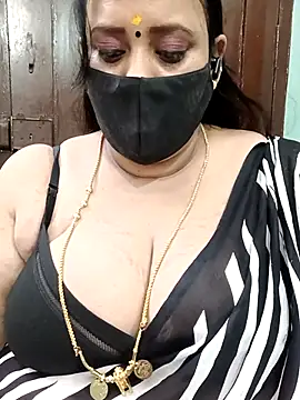 Snapshot of ashikaa_r chatting on 11/02/25, 06:10 ashikaa r online show from 11/02/25, 06:10