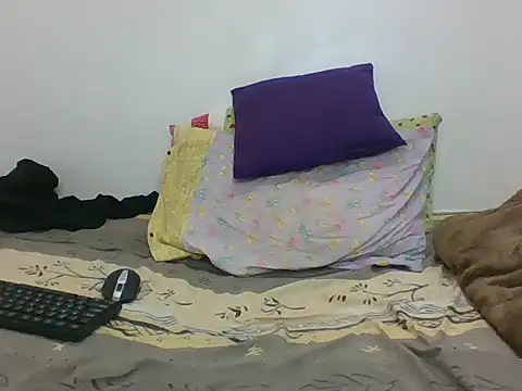 Snapshot of Cessylolla chatting on 03/20/25, 02:32 Cessylolla online show from 03/20/25, 02:32