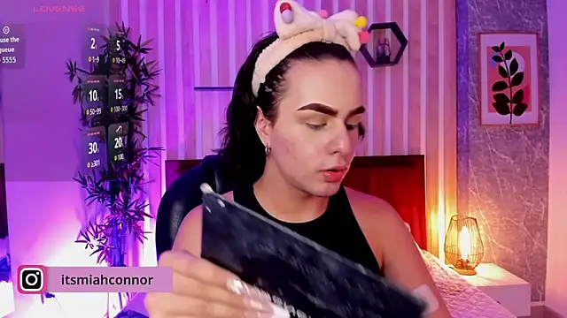 miah connor online show from 11/16/25, 07:41