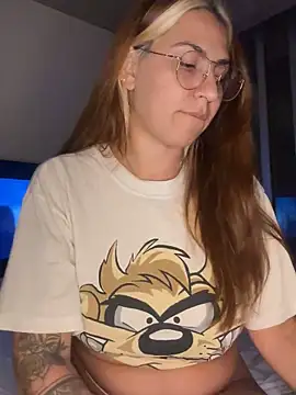 Snapshot of diosa202 chatting on 01/31/25, 03:52 diosa202 online show from 01/31/25, 03:52