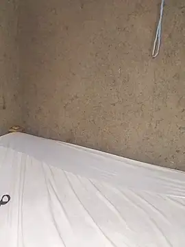 Snapshot of pretty_prickle chatting on 02/28/25, 09:04 pretty prickle online show from 02/28/25, 09:04