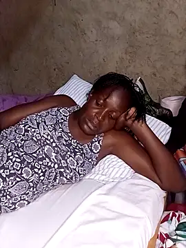 Snapshot of pretty_prickle chatting on 10/31/25, 06:42 pretty prickle online show from 10/31/25, 06:42