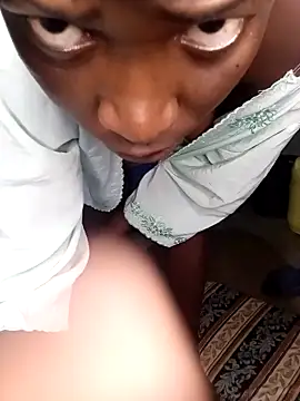 Snapshot of pretty_prickle chatting on 11/21/25, 04:44 pretty prickle online show from 11/21/25, 04:44