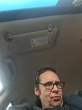 Snapshot of mcv131985 chatting on 12/28/24, 09:51 mcv131985 online show from 12/28/24, 09:51