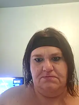 Snapshot of mcv131985 chatting on 12/29/24, 10:57 mcv131985 online show from 12/29/24, 10:57