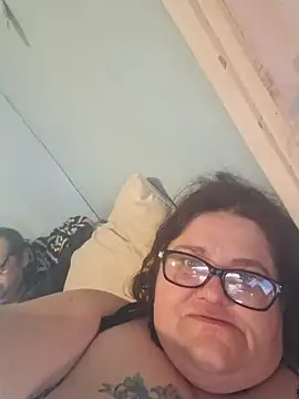 Snapshot of mcv131985 chatting on 01/12/25, 04:52 mcv131985 online show from 01/12/25, 04:52