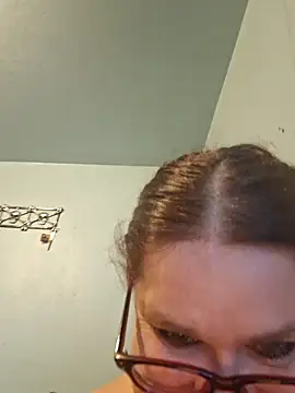 Snapshot of mcv131985 chatting on 01/27/25, 06:52 mcv131985 online show from 01/27/25, 06:52