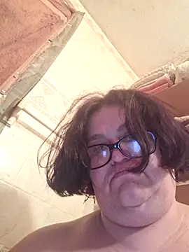 Snapshot of mcv131985 chatting on 03/11/25, 03:05 mcv131985 online show from 03/11/25, 03:05