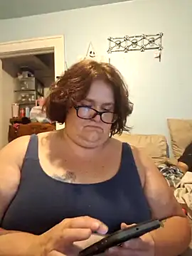 Snapshot of mcv131985 chatting on 09/15/25, 03:28 mcv131985 online show from 09/15/25, 03:28