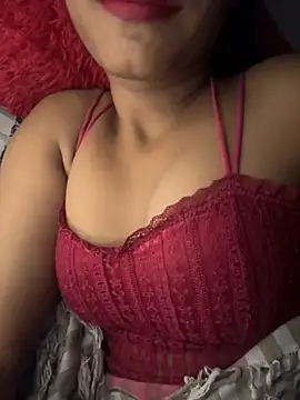 Snapshot of Hot_Goldengirl chatting on 11/03/25, 07:37 Hot Goldengirl online show from 11/03/25, 07:37