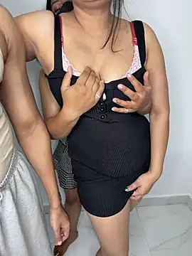 Snapshot of RupaliDixit chatting on 11/30/25, 04:55 RupaliDixit online show from 11/30/25, 04:55