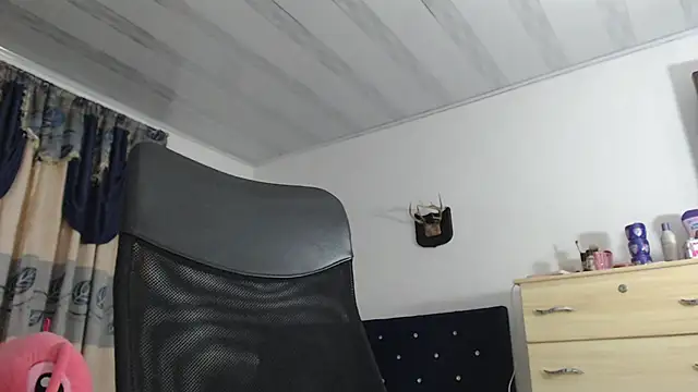 Snapshot of sweet_cutetras22 chatting on 03/13/25, 10:57 sweet cutetras22 online show from 03/13/25, 10:57