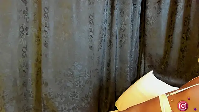 Snapshot of MiaKnox chatting on 01/07/26, 12:02 MiaKnox online show from 01/07/26, 12:02