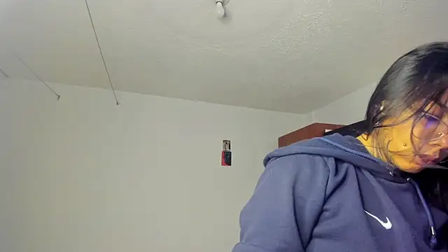 Snapshot of nicole_volkov chatting on 03/18/25, 01:10 nicole volkov online show from 03/18/25, 01:10