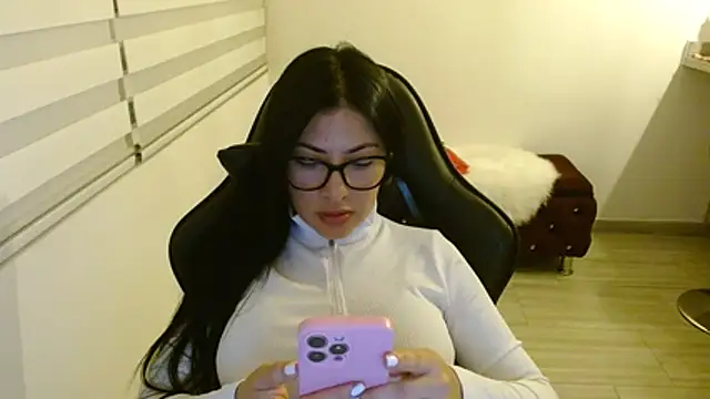 Charlotte cute18 online show from 05/05/26, 02:19