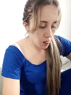 Snapshot of Isabel23zr chatting on 12/26/24, 02:12 Isabel23zr online show from 12/26/24, 02:12