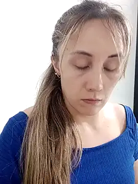 Snapshot of Isabel23zr chatting on 12/30/24, 10:12 Isabel23zr online show from 12/30/24, 10:12