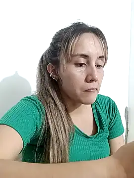 Snapshot of Isabel23zr chatting on 01/08/25, 12:38 Isabel23zr online show from 01/08/25, 12:38