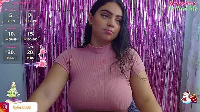 Snapshot of karol_9 chatting on 12/28/24, 03:04 karol 9 online show from 12/28/24, 03:04