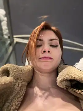 Snapshot of Accole chatting on 12/22/24, 05:10 Accole online show from 12/22/24, 05:10