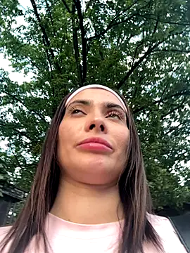 Snapshot of Accole chatting on 09/10/25, 04:07 Accole online show from 09/10/25, 04:07