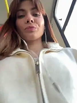 Snapshot of Accole chatting on 11/14/25, 08:02 Accole online show from 11/14/25, 08:02