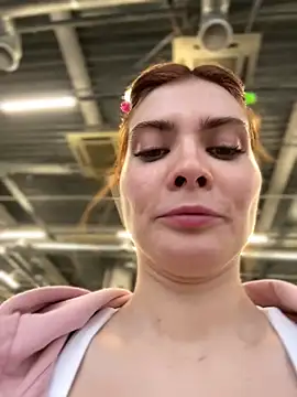 Snapshot of Accole chatting on 12/16/25, 09:25 Accole online show from 12/16/25, 09:25