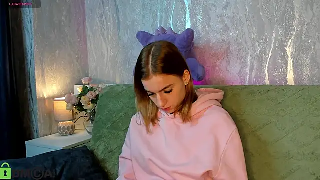 Stacey Brown online show from 12/19/25, 01:01