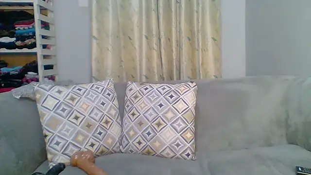 Petite 254 online show from 05/06/26, 12:08