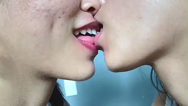 strawberrymia68 online show from 02/08/25, 07:27