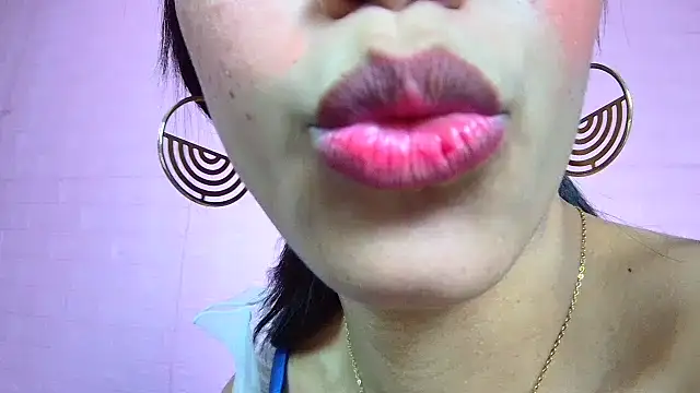 strawberrymia68 online show from 02/11/25, 01:09