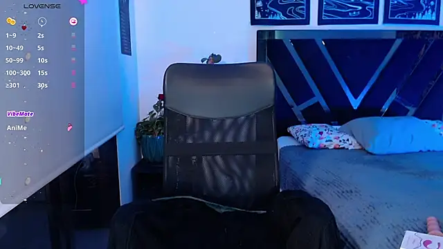 Snapshot of The_queen_of_pleasure chatting on 02/17/25, 12:32 The queen of pleasure online show from 02/17/25, 12:32