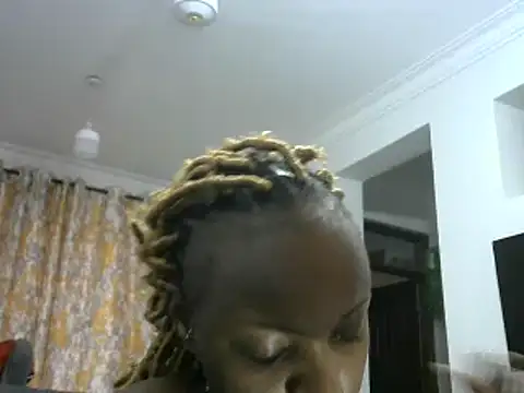 Snapshot of Sexy_lla chatting on 02/13/25, 04:00 Sexy lla online show from 02/13/25, 04:00