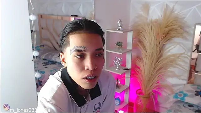 Jonesliam23 online show from 11/06/25, 07:37