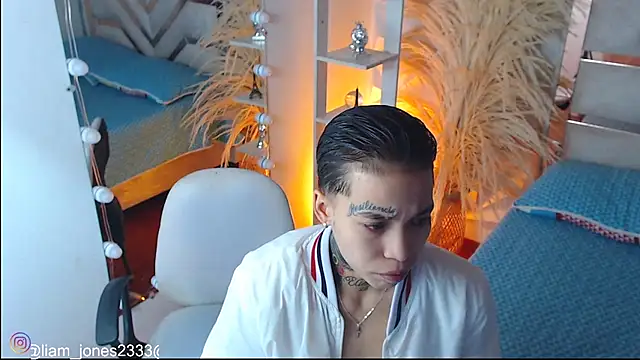 Jonesliam23 online show from 11/21/25, 07:23