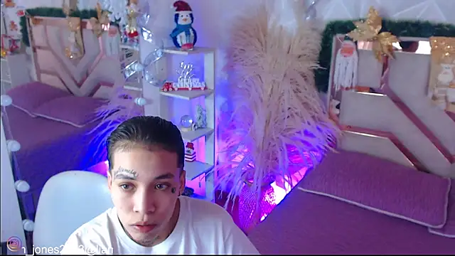 Jonesliam23 online show from 12/15/25, 07:18