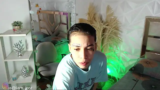 Snapshot of Jonesliam23 chatting on 01/05/26, 07:39 Jonesliam23 online show from 01/05/26, 07:39