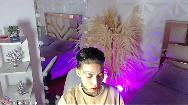 Snapshot of Jonesliam23 chatting on 02/01/26, 07:01 Jonesliam23 online show from 02/01/26, 07:01